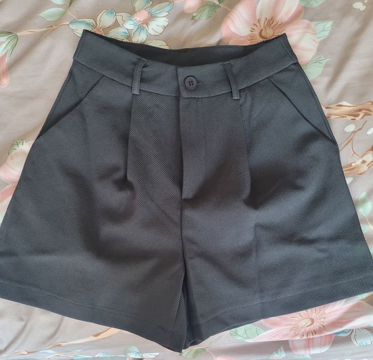 Pantaloni scurti, negru/gri inchis, doar probati,  ma string in talie