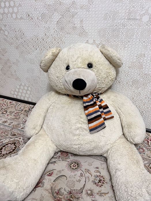 Большой белый мишка