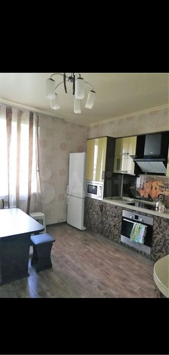 Сдам трешку район Атриум