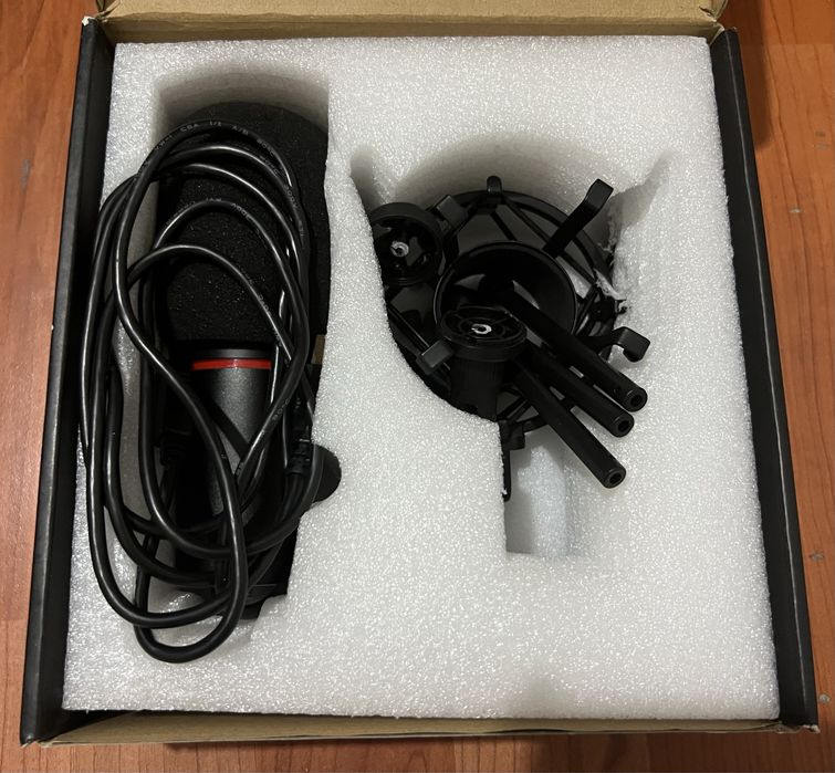 Клавиатура, колонки, микрофон