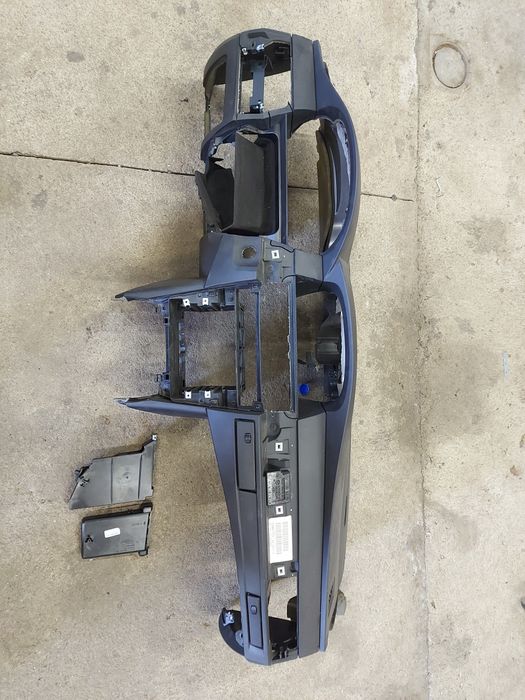 Арматурно табло за бмв е60 е61 с поставки за чаши