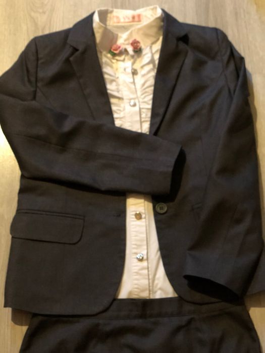 Дамски бизнес костюм