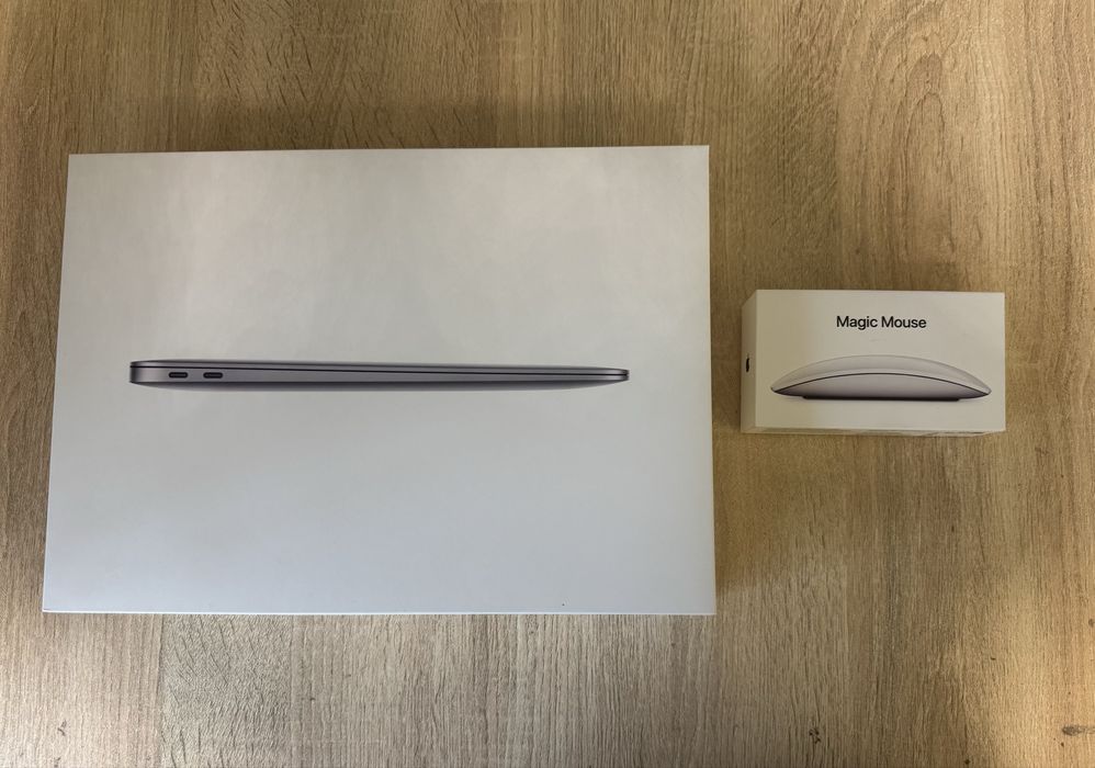 Продавам MacBook Air 13.3” M1 (2020) + аксесоари