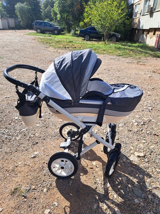 Детска количка .