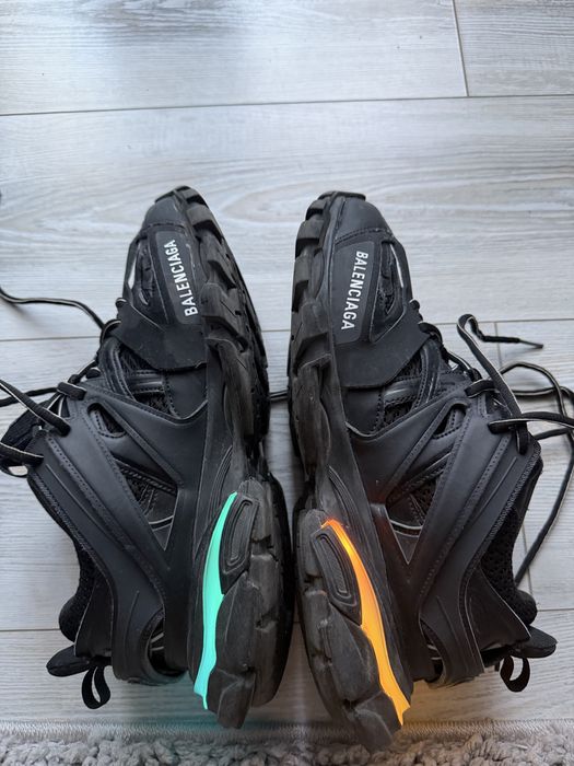 Balenciaga track led
