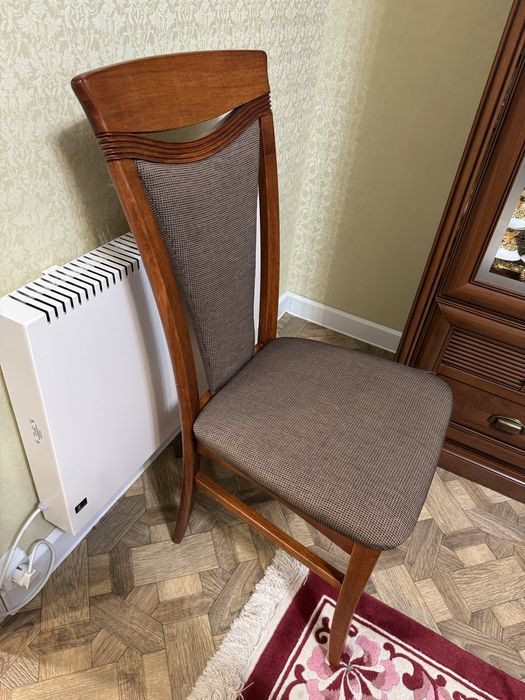 Продам стол дубовый в отличном состоянии.