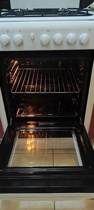 Продам газовую плиту Indesit