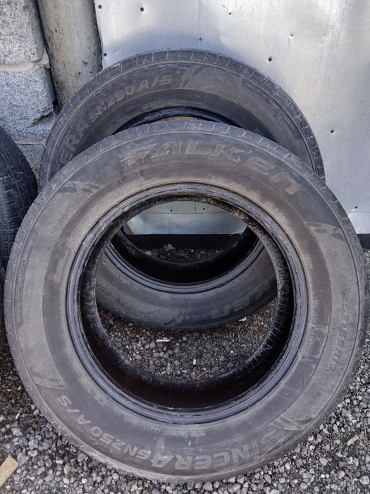 235/65R17 продам комплект