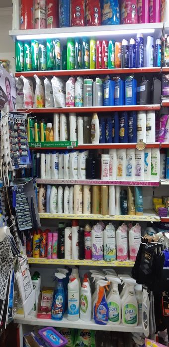 Vitrina temir magazin uchun