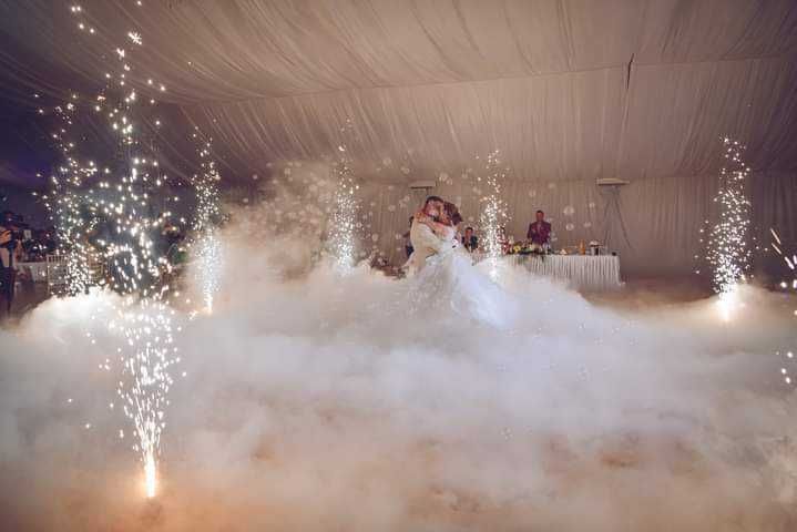 Laser, fum greu, artificii...