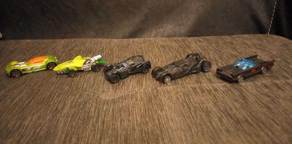 Продавам колички.