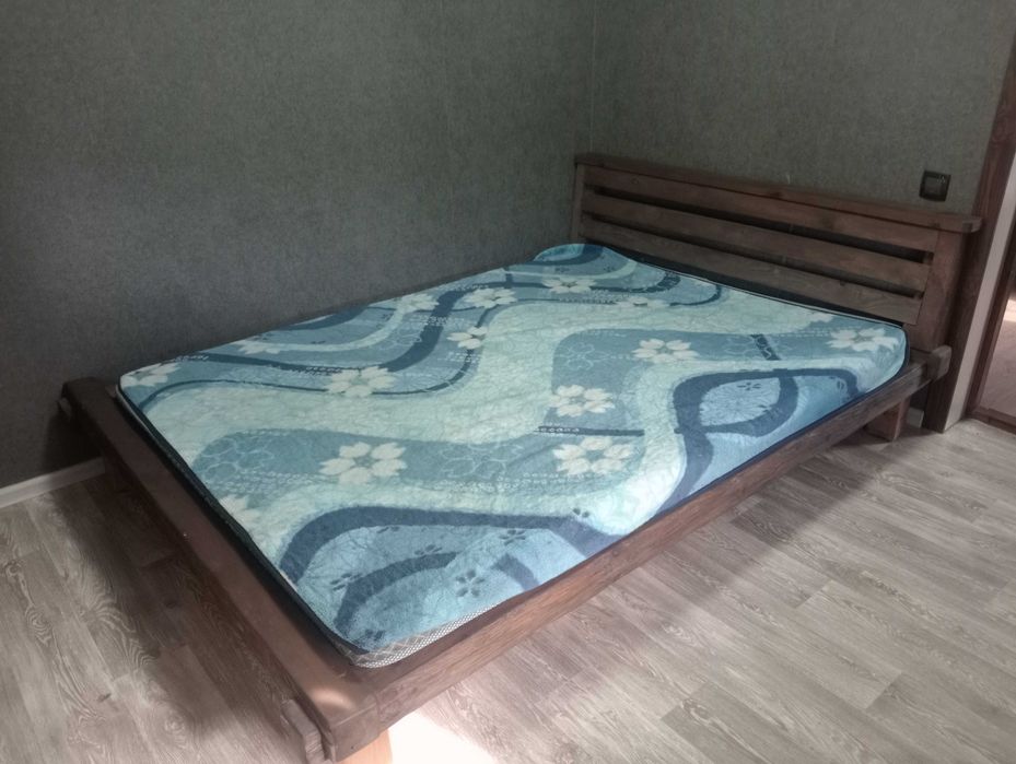 Продам двуспальную кровать