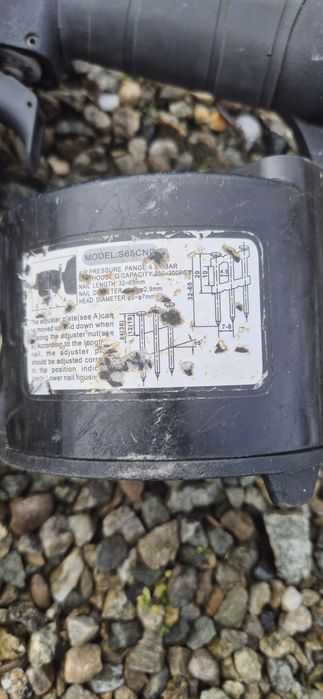 Pistol pneumatic cuie lemn Senco