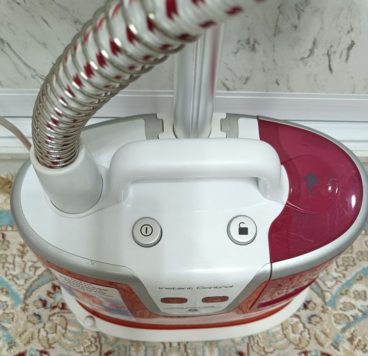 Продам вертикальный отпариватель Tefal