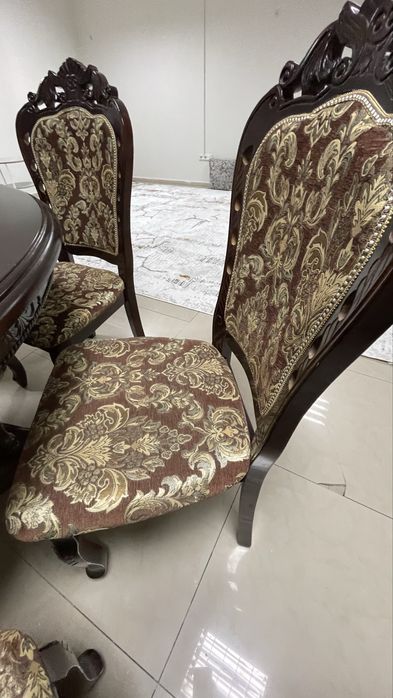 Продается круглый стол