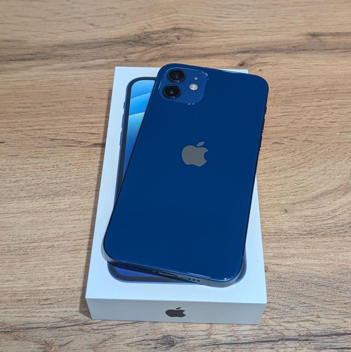 iPhone 12  в хорошем состояние