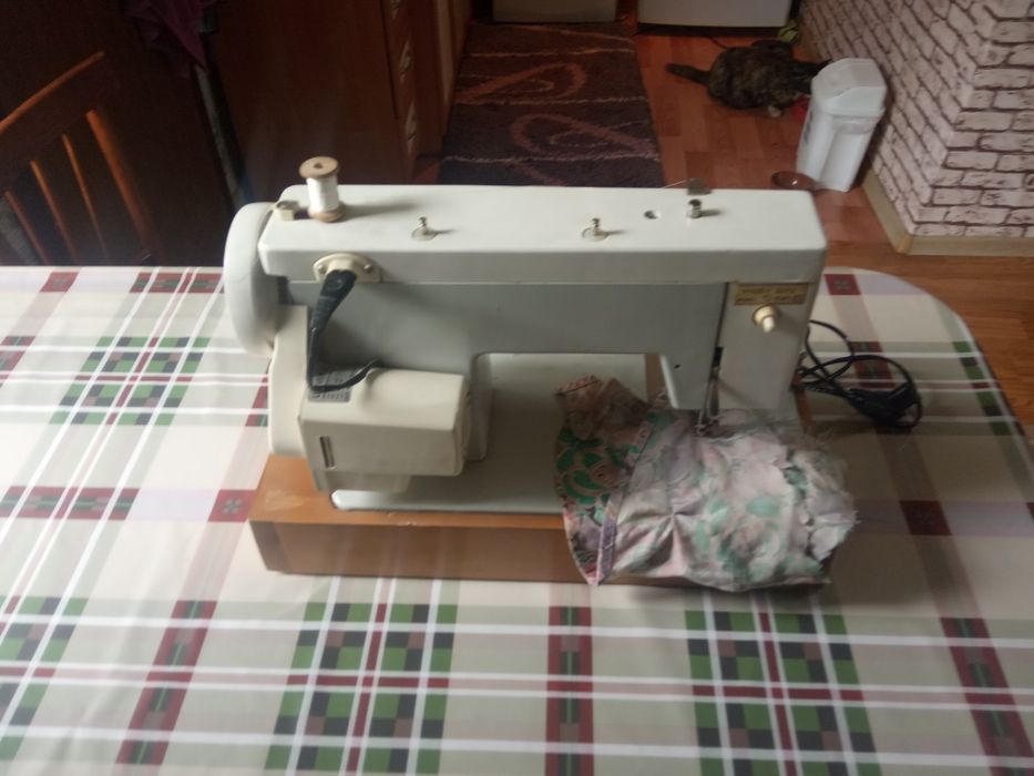 Швейная машинка Чайка