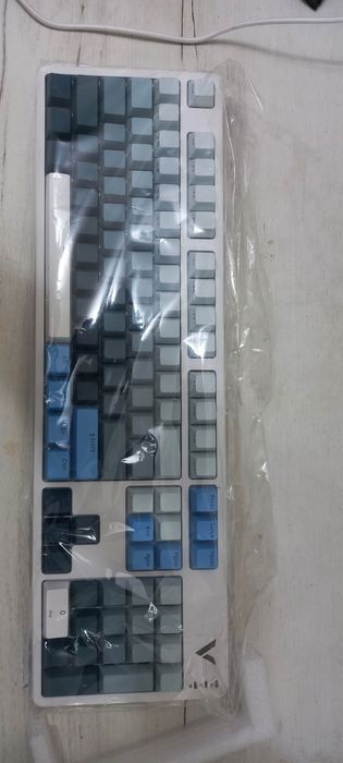 Rapoo V500 Pro   Mexanik klaviatura Yangi  Zo‘r holatda ideal tanl