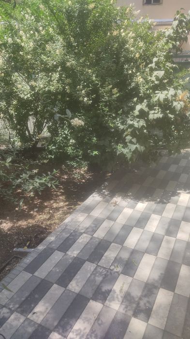 Квартира в Яшнабадском районе по ,Джакурганской ул. 2 этажки,1й этаж