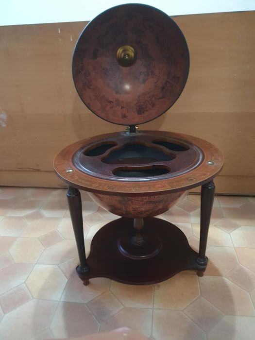 Настолен глобус бар.