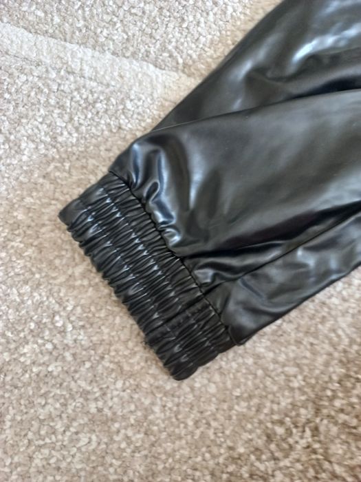 Pantaloni imitație de piele