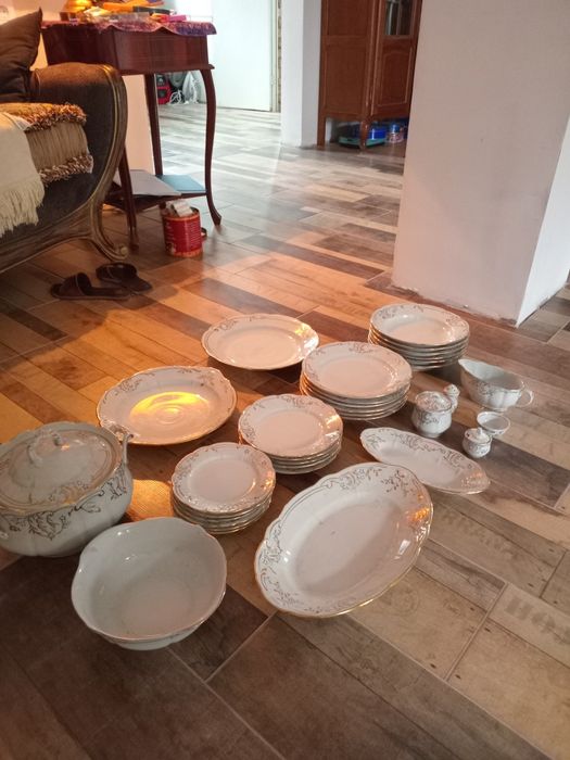 Продам столовый сервиз