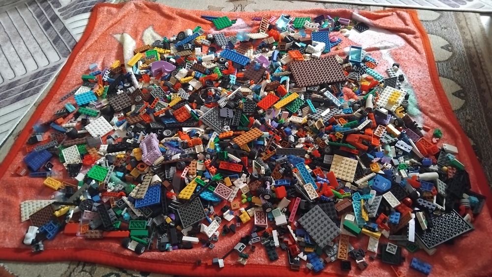 Vând piese lego toate temele