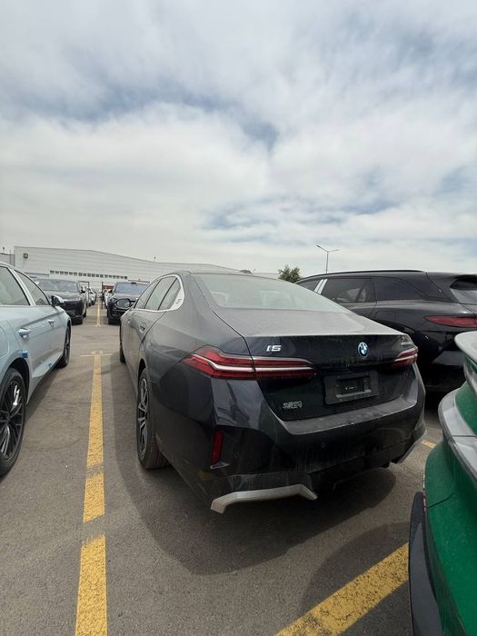 Bmw i5 35L 2025 toza