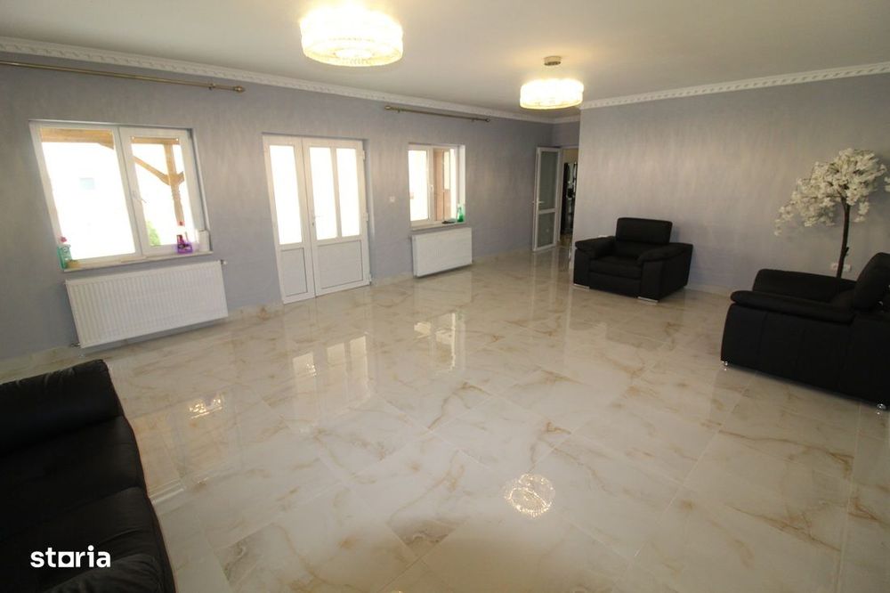 Închiriez casă în Hunedoara, zona Facultatea de Inginerie, teren 750mp