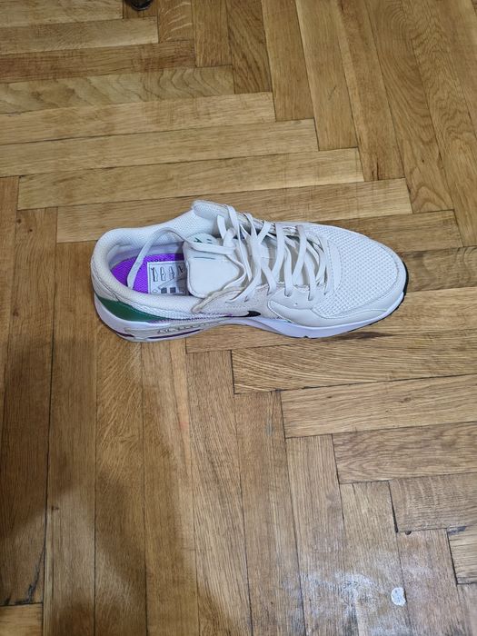 Продавам дамски маратонки Nike air max ,размер 38,5