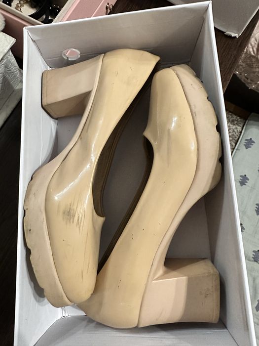 Туфли  2  түрлі.