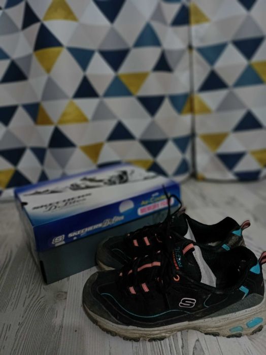 Продам кроссовки Skechers оригинал