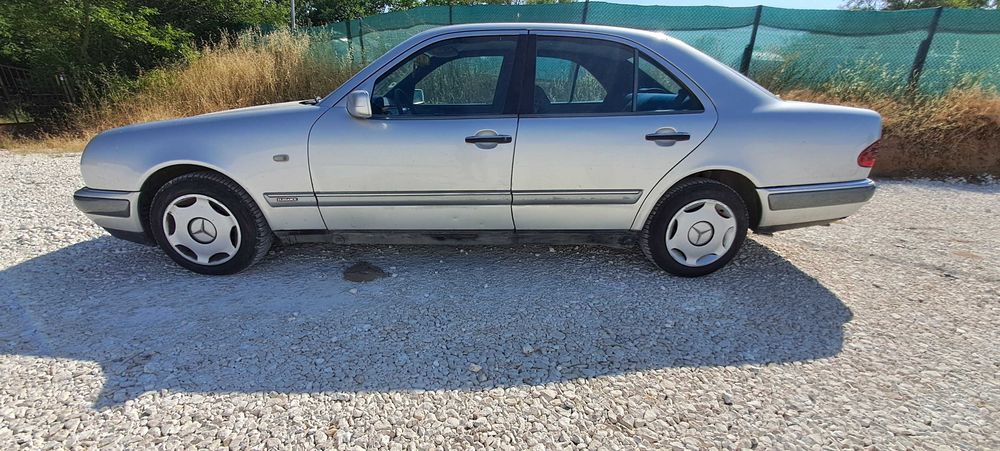 Mercedes-Benz E 200 88к.с