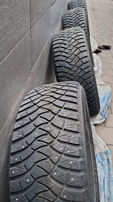 Продам зимнюю резину 265/55R20