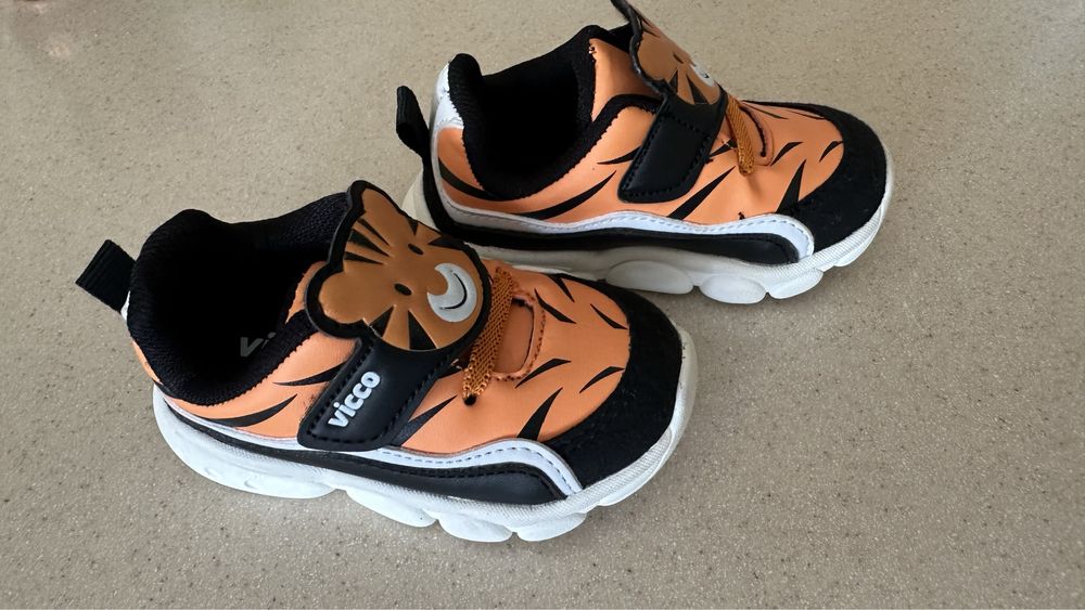 Детские легкие кроссовки