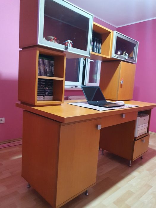 Birou făcut pe comandă, într-o stare foarte bună