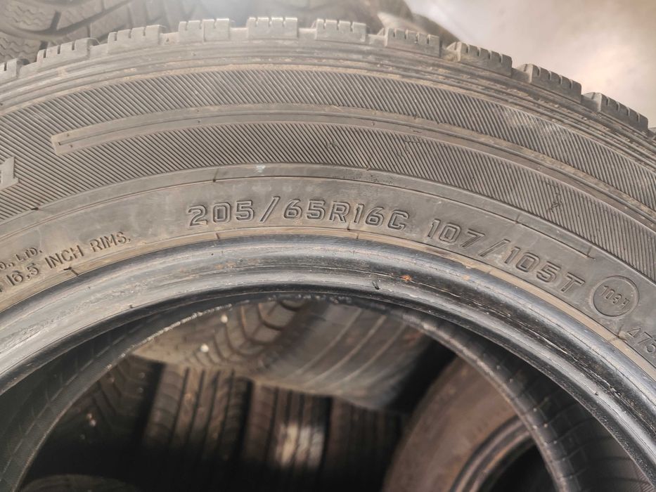 2бр.зимни гуми 205/65/16C Falken