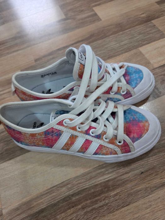 Момичешки кецове адидас