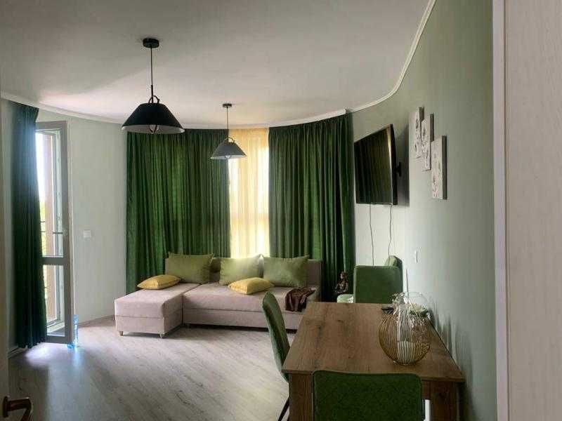 Лускозен тристаен апартамент в Зорница