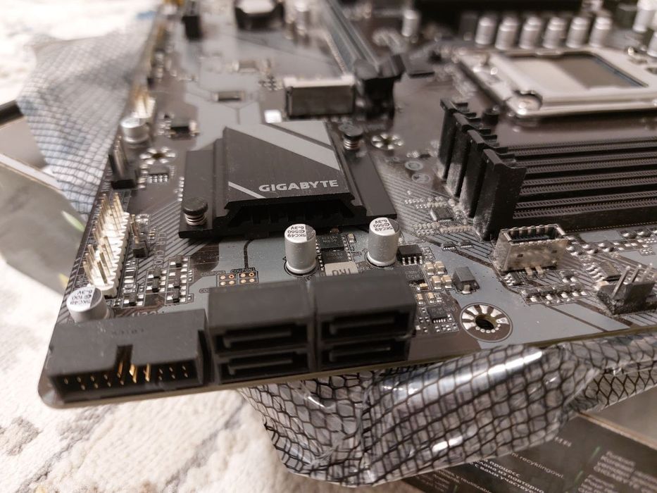 материнская  плата Gigabyte A620m.