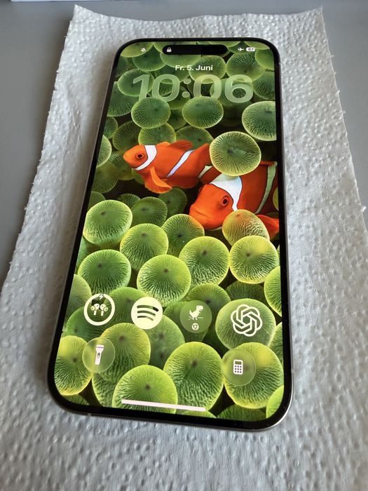 iPhone 15pro бял в топ състояние