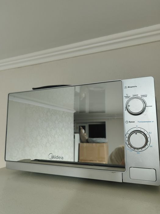 Микроволновка Мidea MM720C4E  новая.