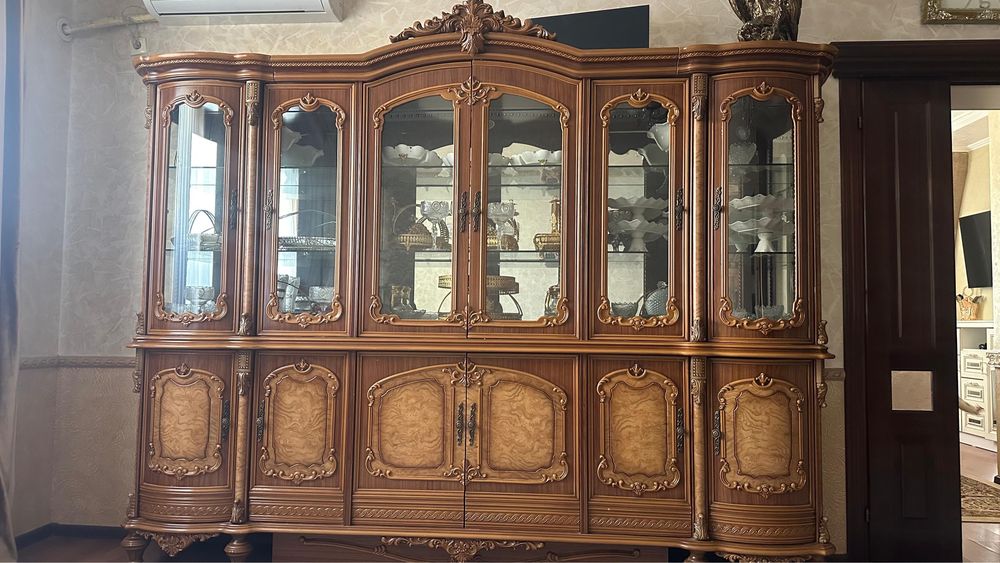 Продам за 100.000.Качество хорошее почти новое,нигде не сломано.
