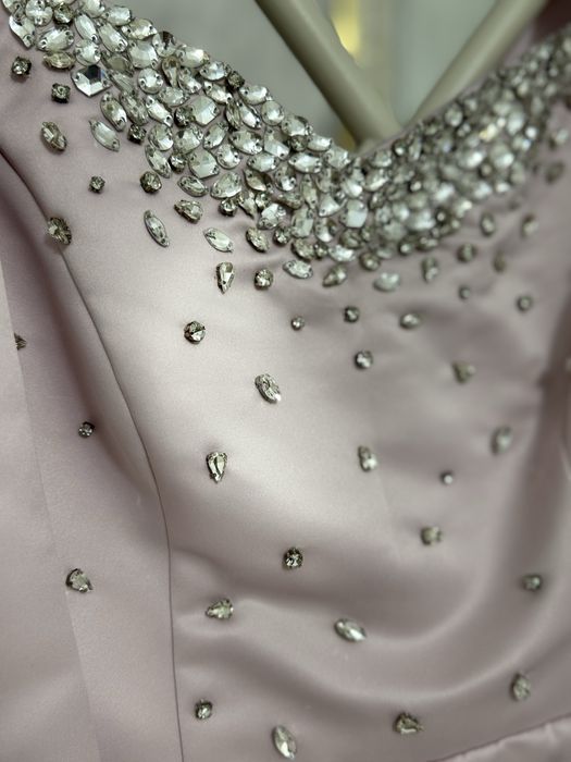 Продам платья вечеряя.