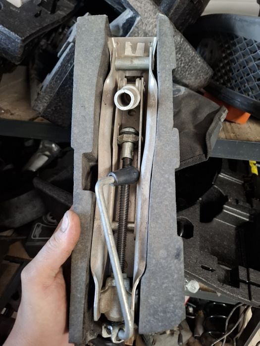 Vand set cric , cheie ,cui tractare