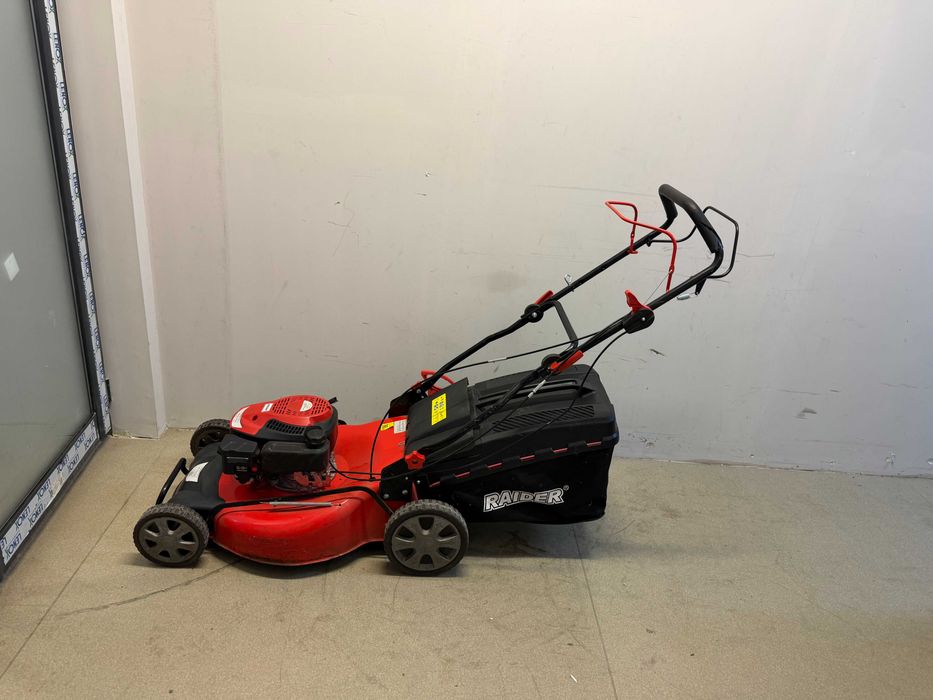 075007 Косачка бенз. самоход 3.7kW 56cm 22" 70L 3000m2 RD-GLM12