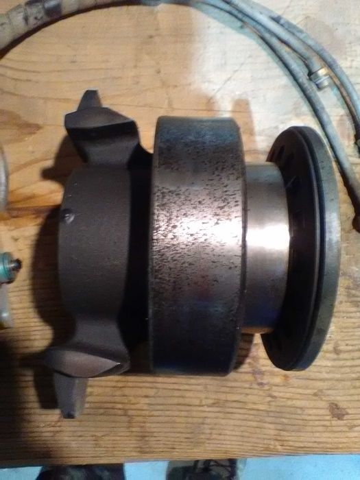 Продам выжимной подшипник автомобиля МАЗ.