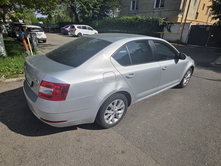 Vând Skoda Octavia