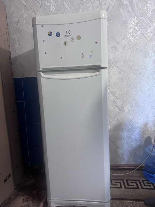 Продам холодильник