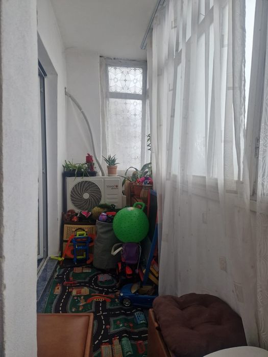 Garsonieră 26 mp + terasă, mobilată, AC, acoperiș nou , vedere Dunare